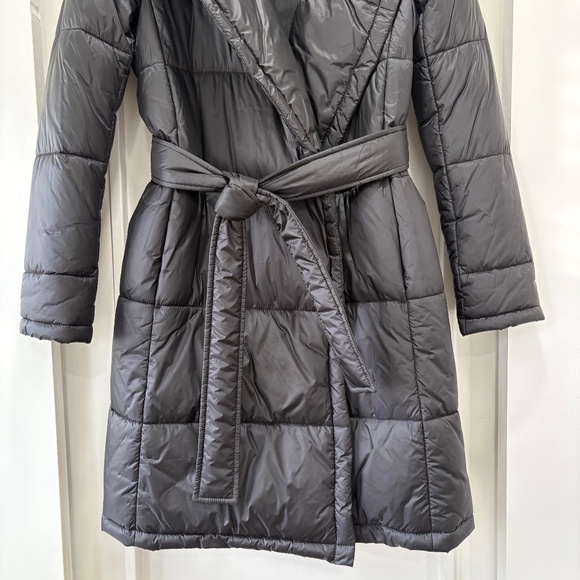 ANN TAYLOR Factory Black Belted Puffer Coat Size Medium - Picture 5 of 12